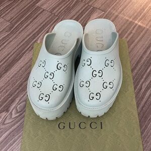 AUTHENTIC GUCCI WOMEN'S PLATFORM PERFORATED G SANDAL - Sz39/US 9